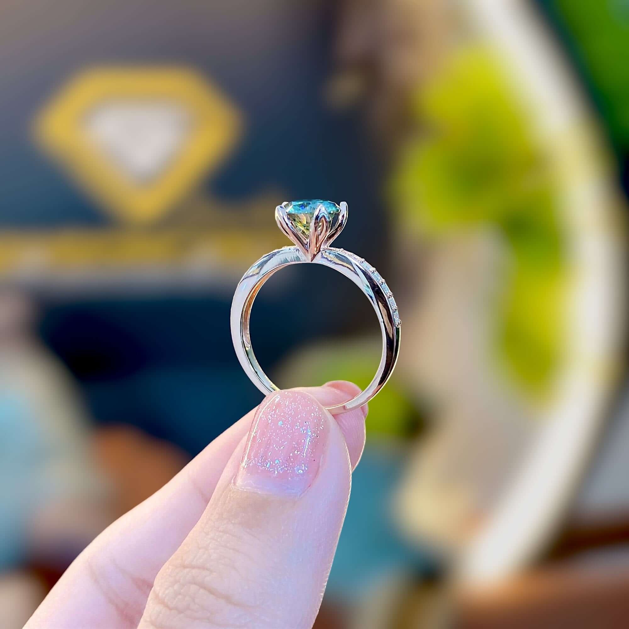 Nhẫn Đính Hôn Nên Chọn Màu Gì?