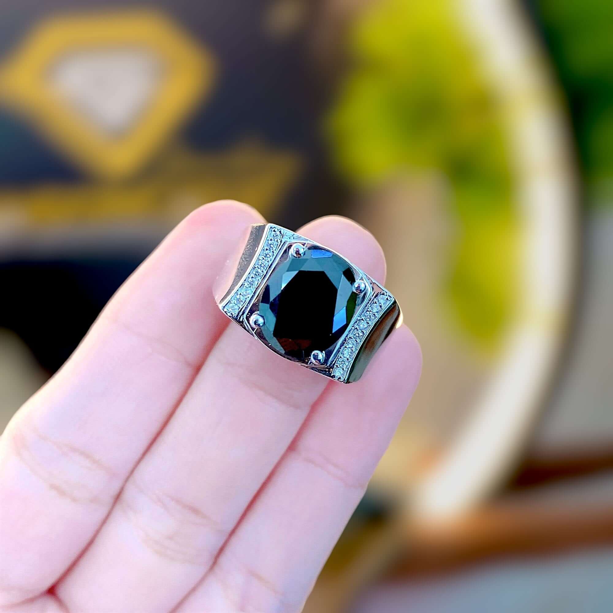 Nhẫn Đá Quý Đen – Vẻ Đẹp Của Sự Trầm Mặc