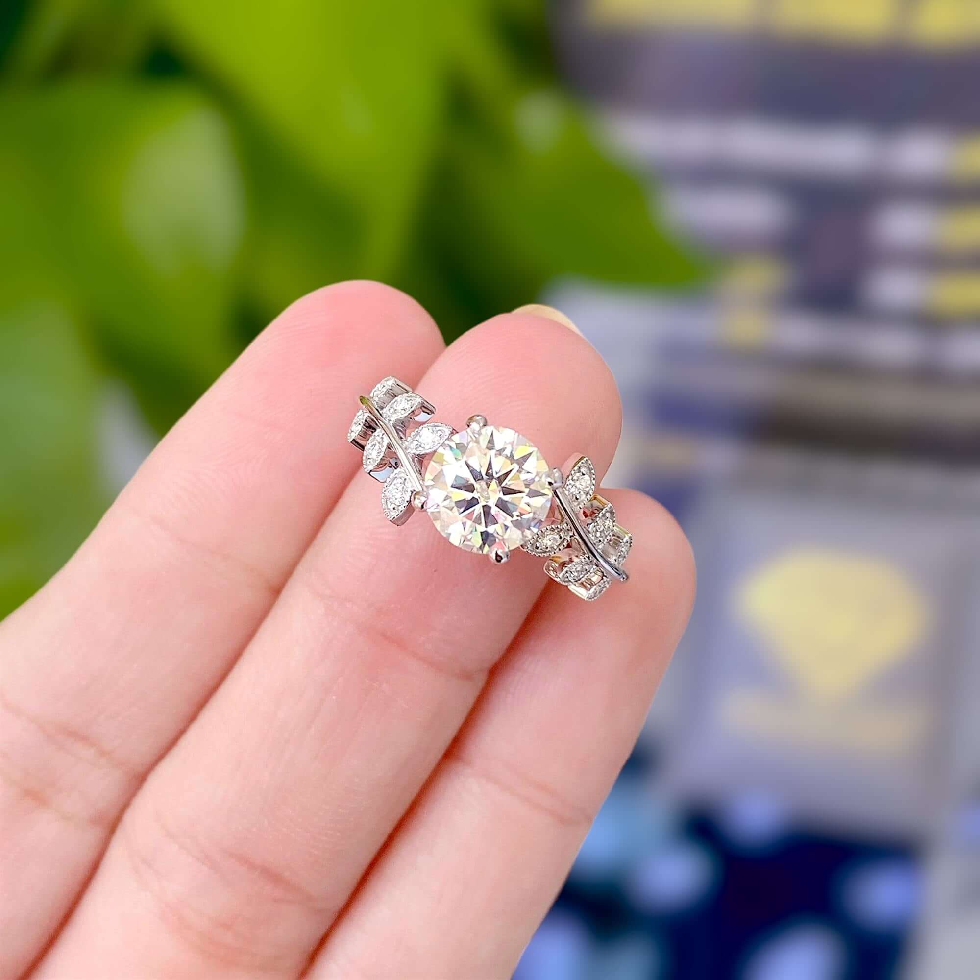 Nhẫn Đá Phong Thủy Nữ – Khi Viên Đá Biết Lắng Nghe