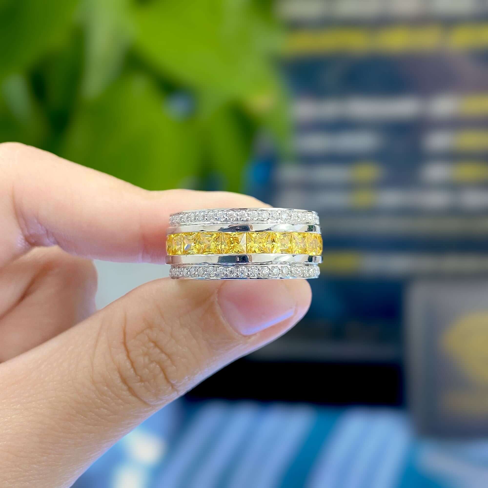 Nhẫn Tròn Đính Đá Xung Quanh – Vòng Tròn Vĩnh Cửu