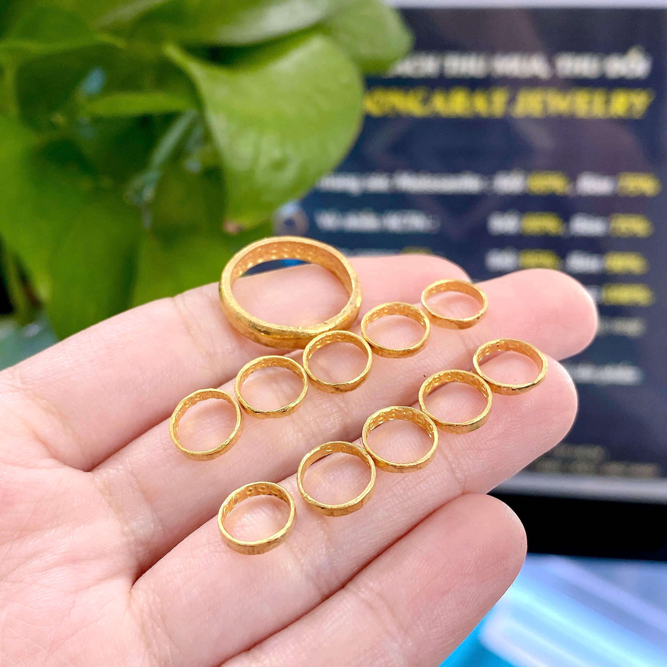 Vàng 1 Phân Bán Ở Đâu? Giải Đáp Chi Tiết Cho Người Mua