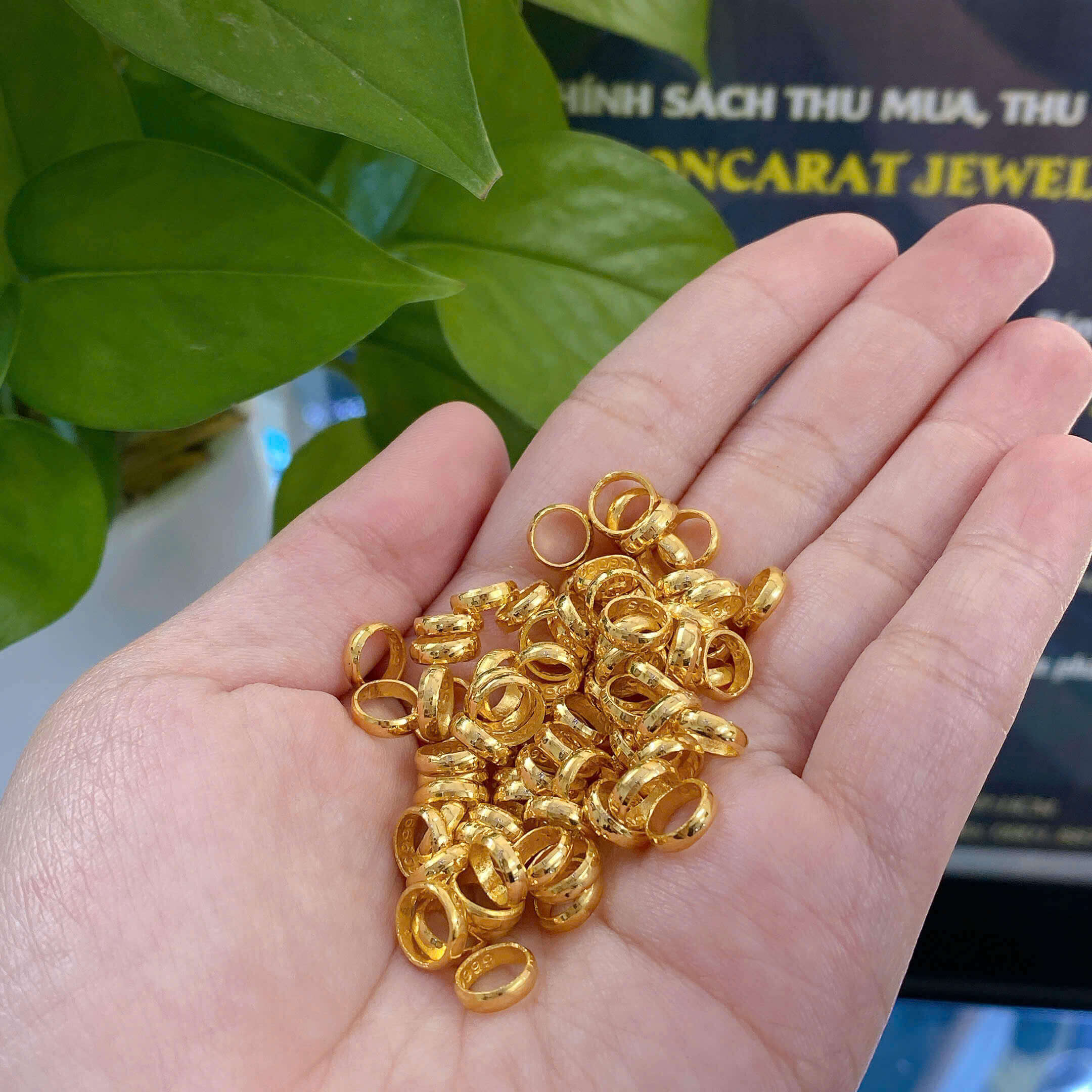 Vàng 9999 Có Bán 1 Phân Không? Giải Đáp Chi Tiết