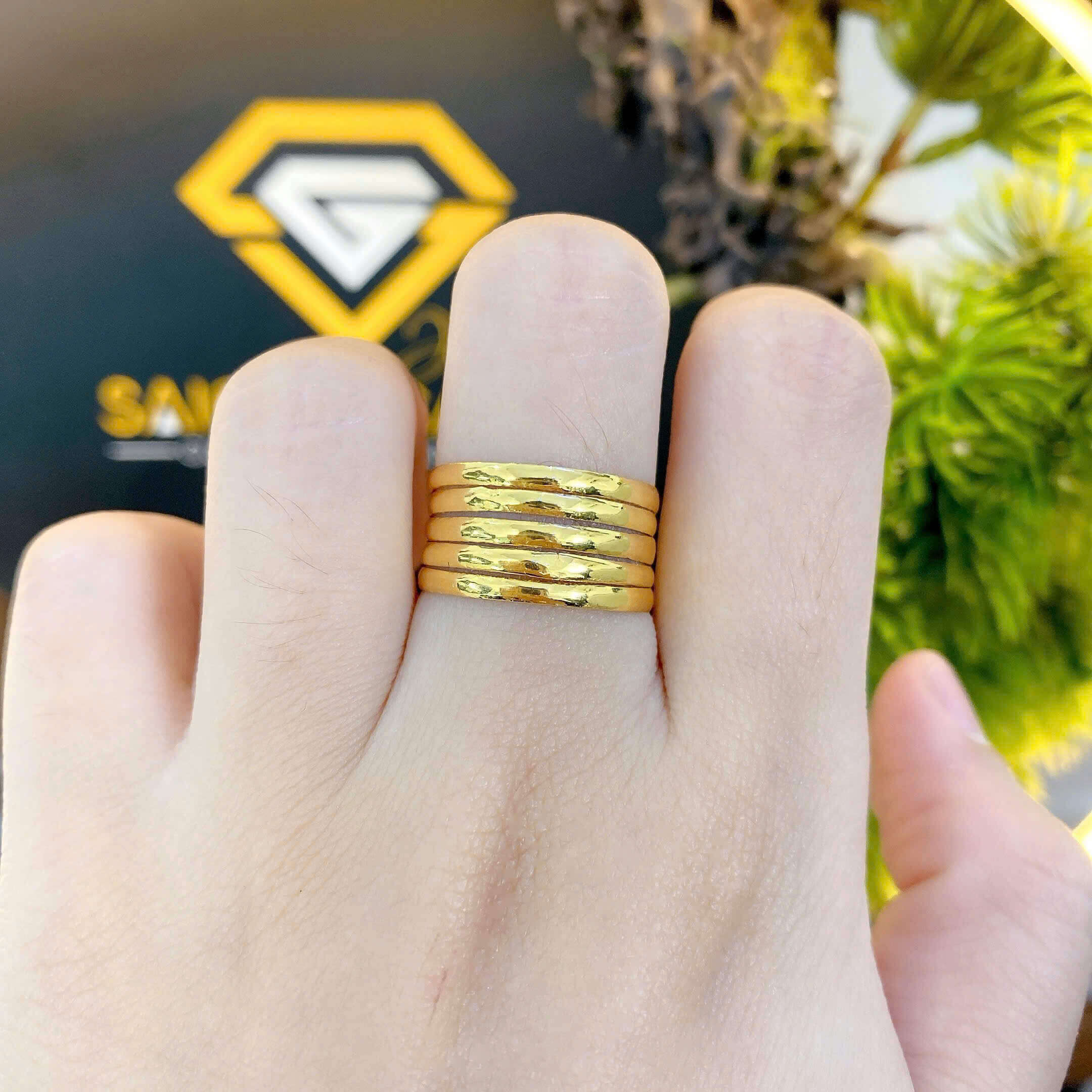 Không Liên Quan Nhưng Vàng 24k 1 Phân Đang Ảnh Hưởng Tiêu Cực Tới Trà Sữa Và Quán Nhậu