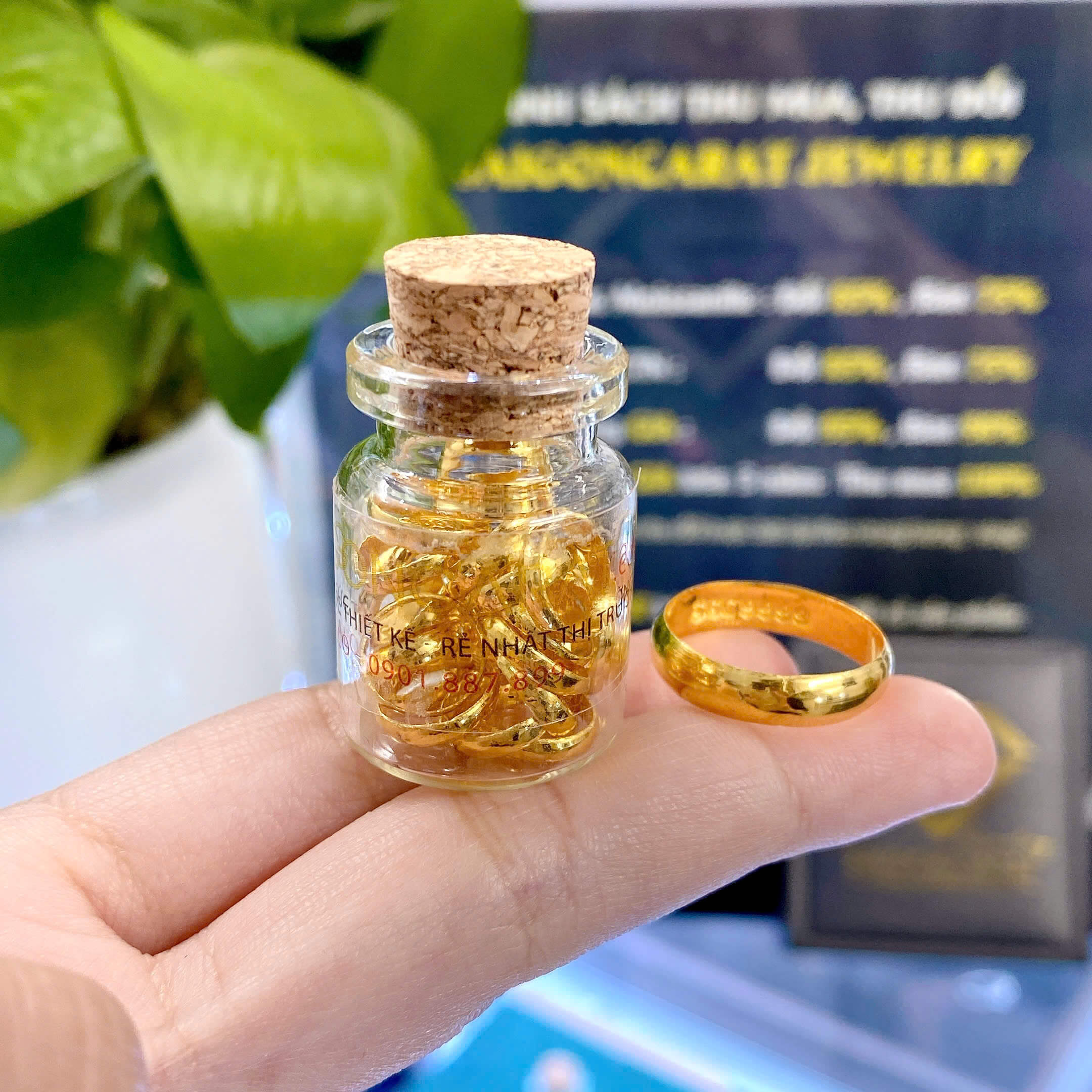 Nghịch Lý Cầm 10 Phân Vàng Tự Nhiên Thấy Giàu Hơn Hẳn Khi Cầm 1 Chỉ