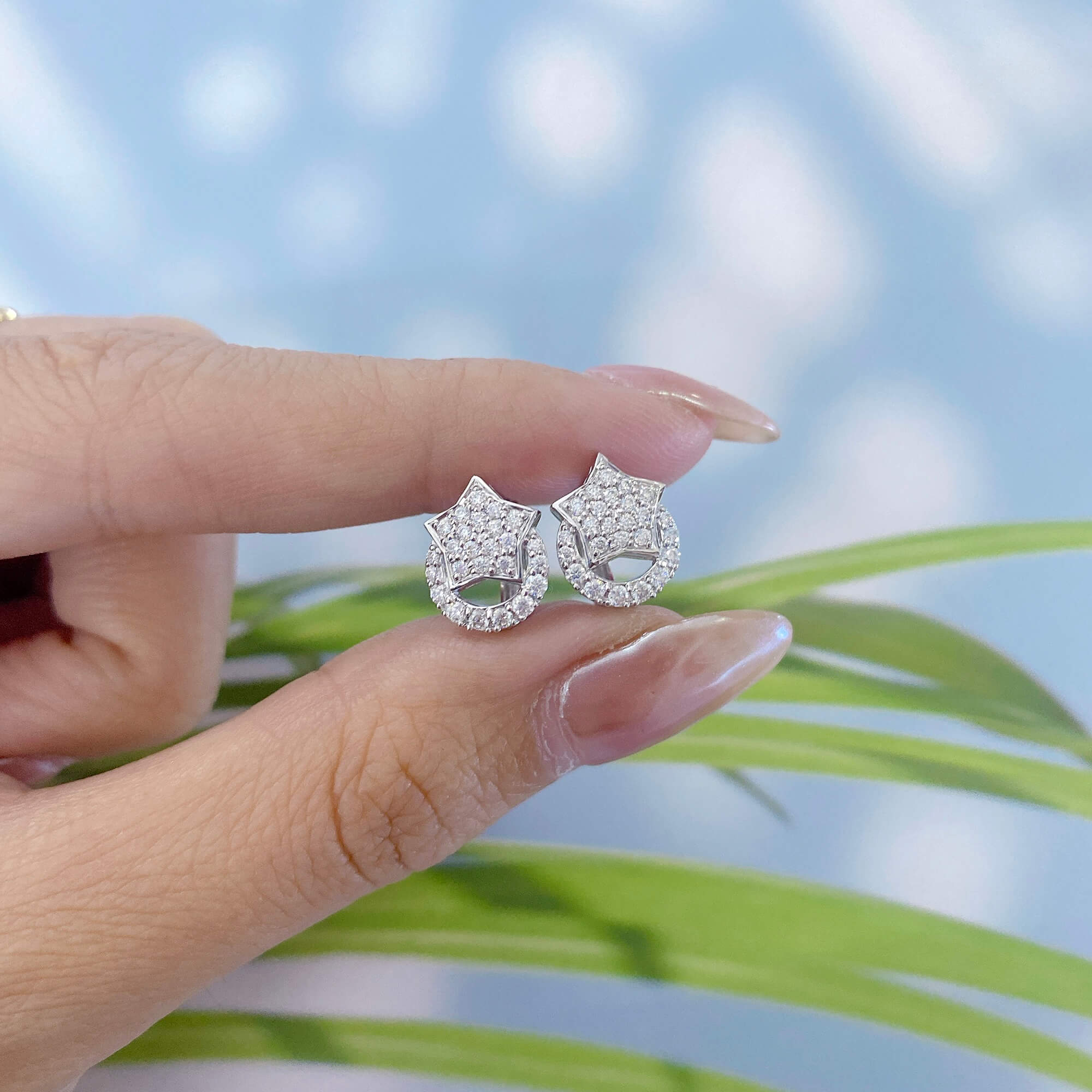 Đeo Trang Sức Sao Cho Sang: Nghệ Thuật Của Sự Tinh Tế