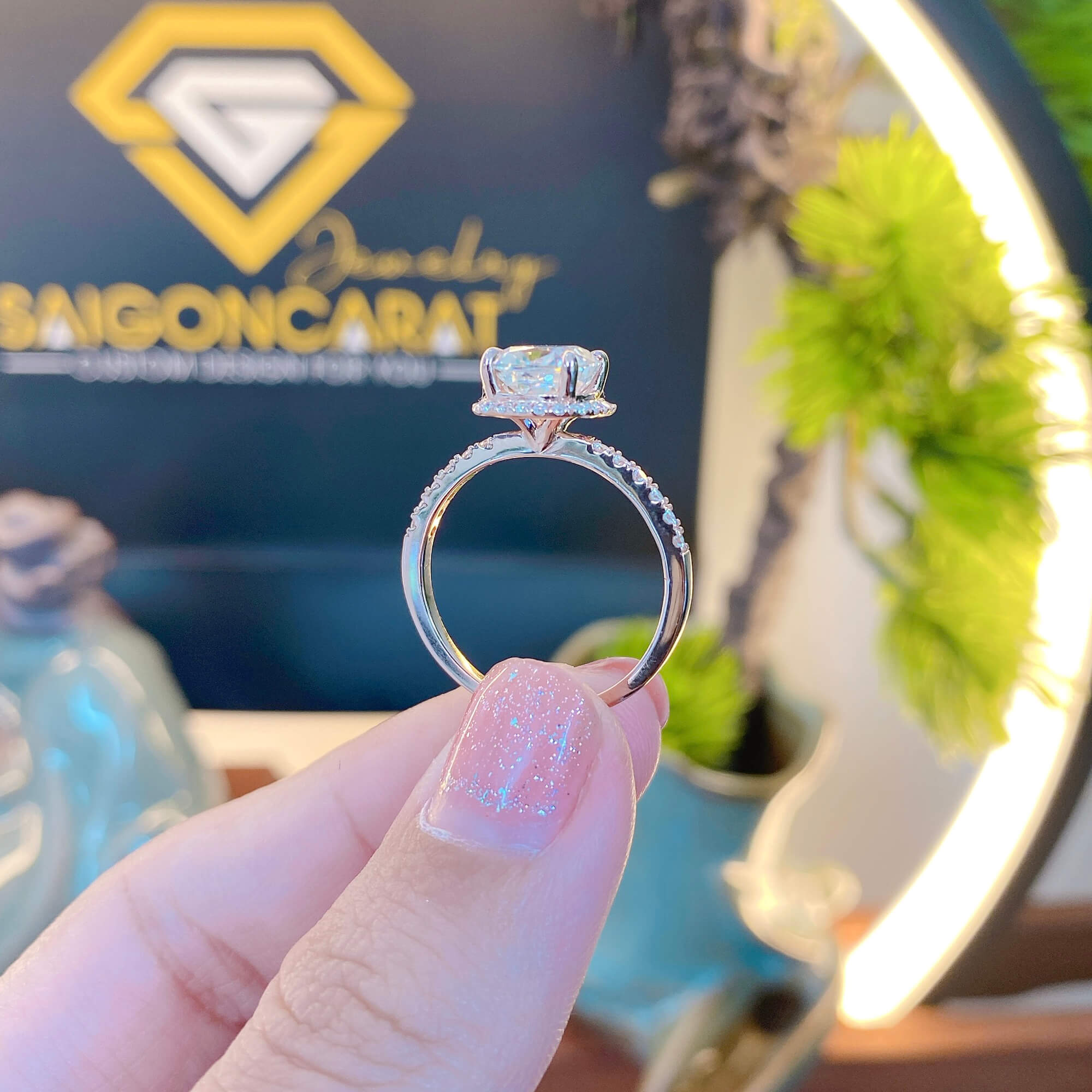 Cách Trang Điểm Và Đeo Trang Sức Đi Tiệc