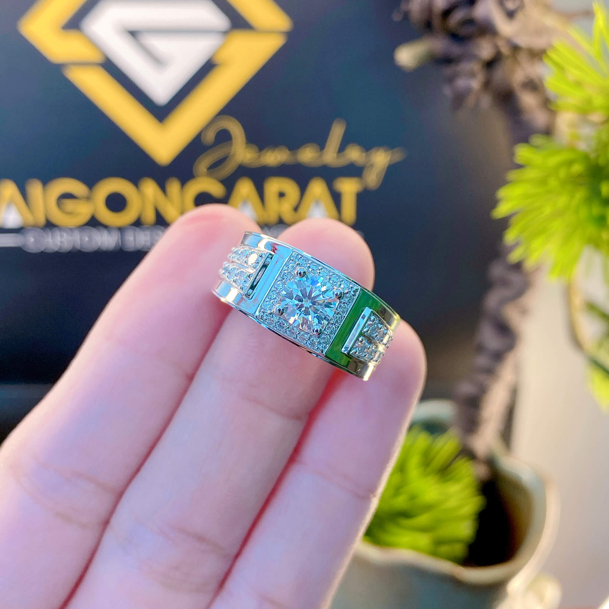 Trang Sức Chế Tác Là Gì? Vẻ Đẹp Trong Từng Chi Tiết