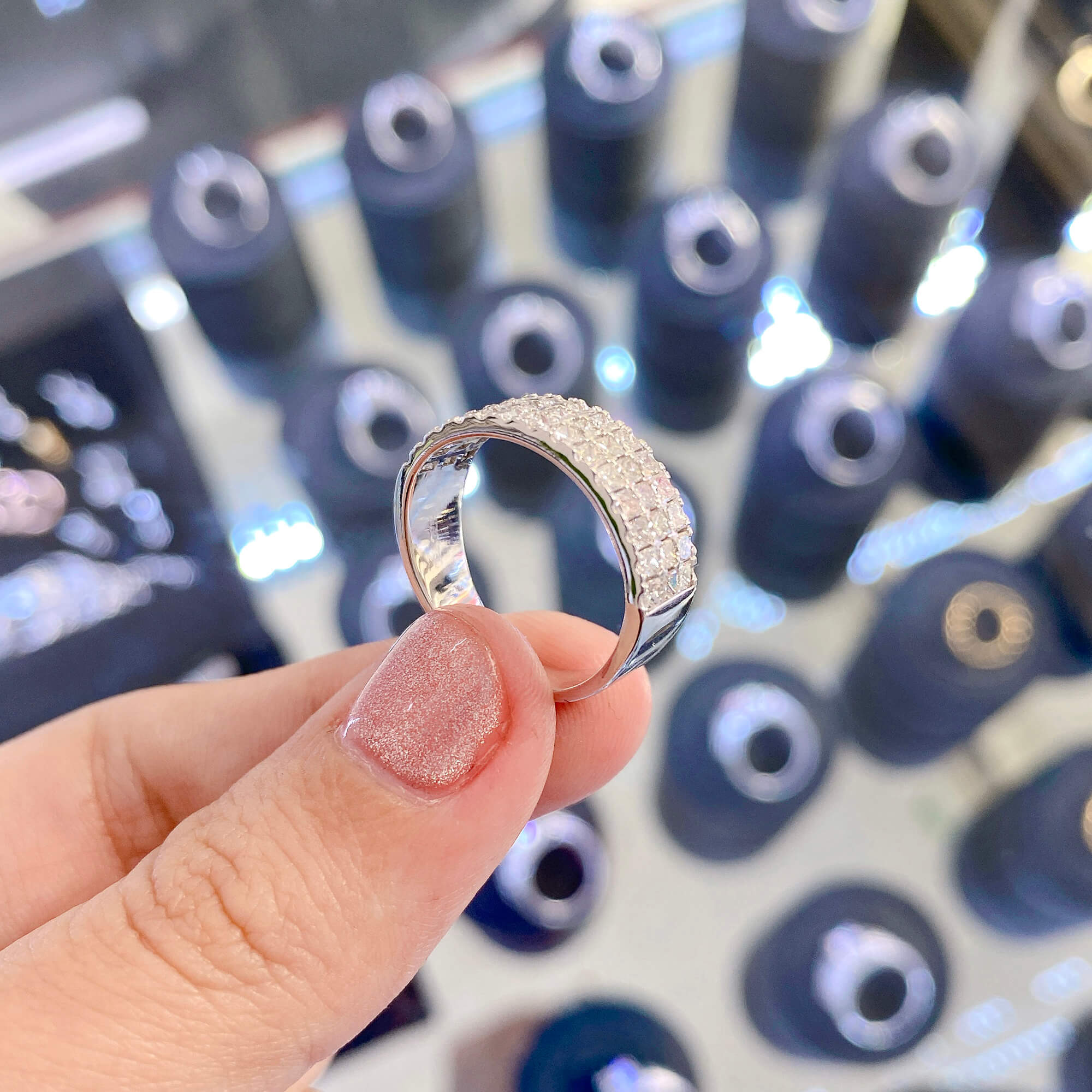 Gợi Ý Quà Sinh Nhật Bằng Trang Sức Cho Mẹ Và Người Thân