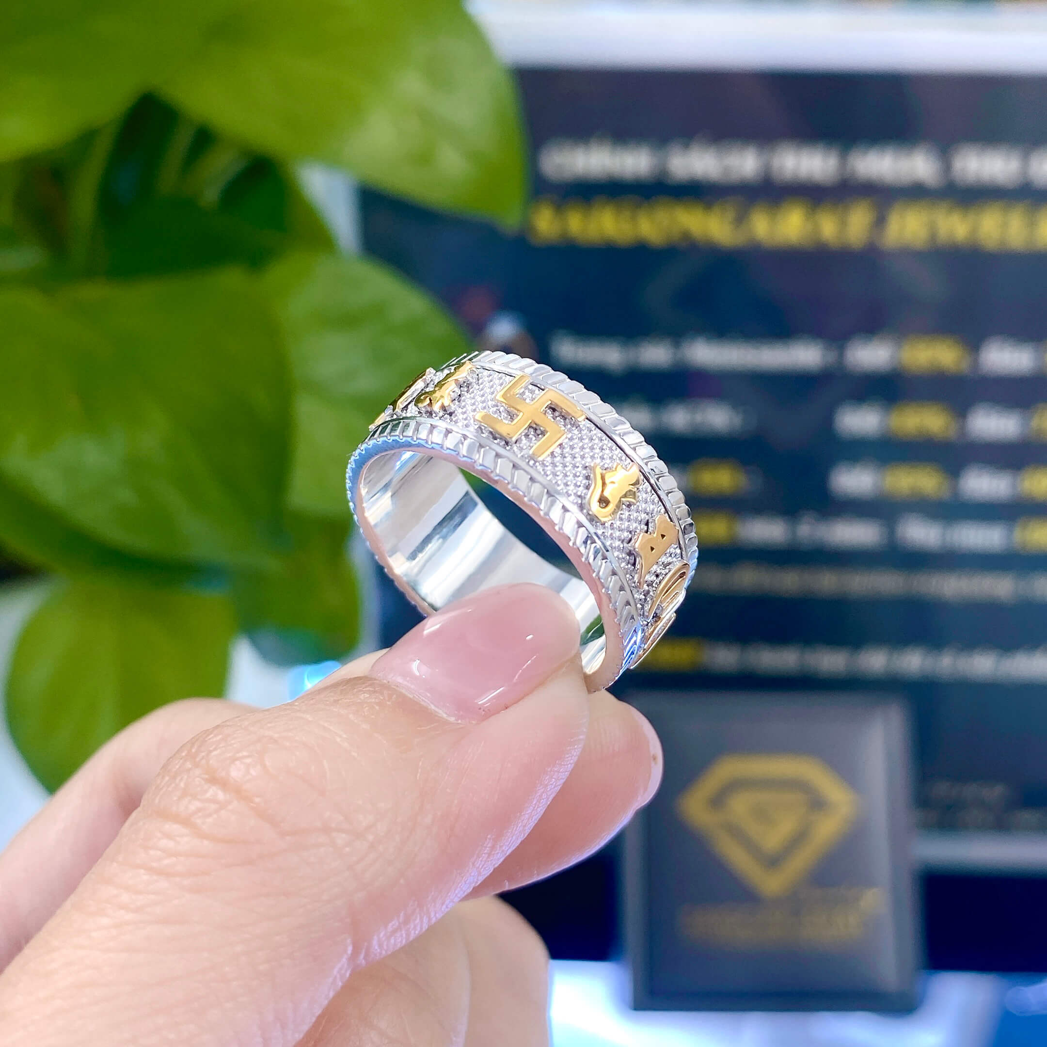 Cách Rửa Trang Sức Sáng Bóng – Nghệ Thuật Khơi Dậy Ánh Sáng