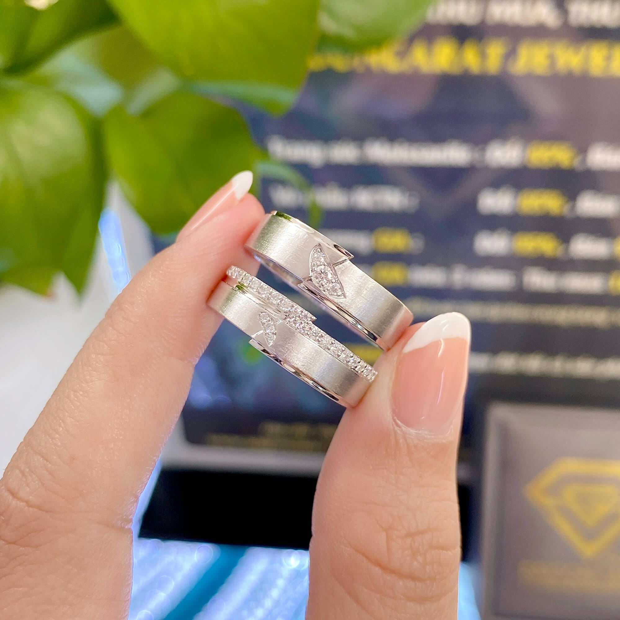 Trang Sức Đi Làm: Nghệ Thuật Tinh Tế