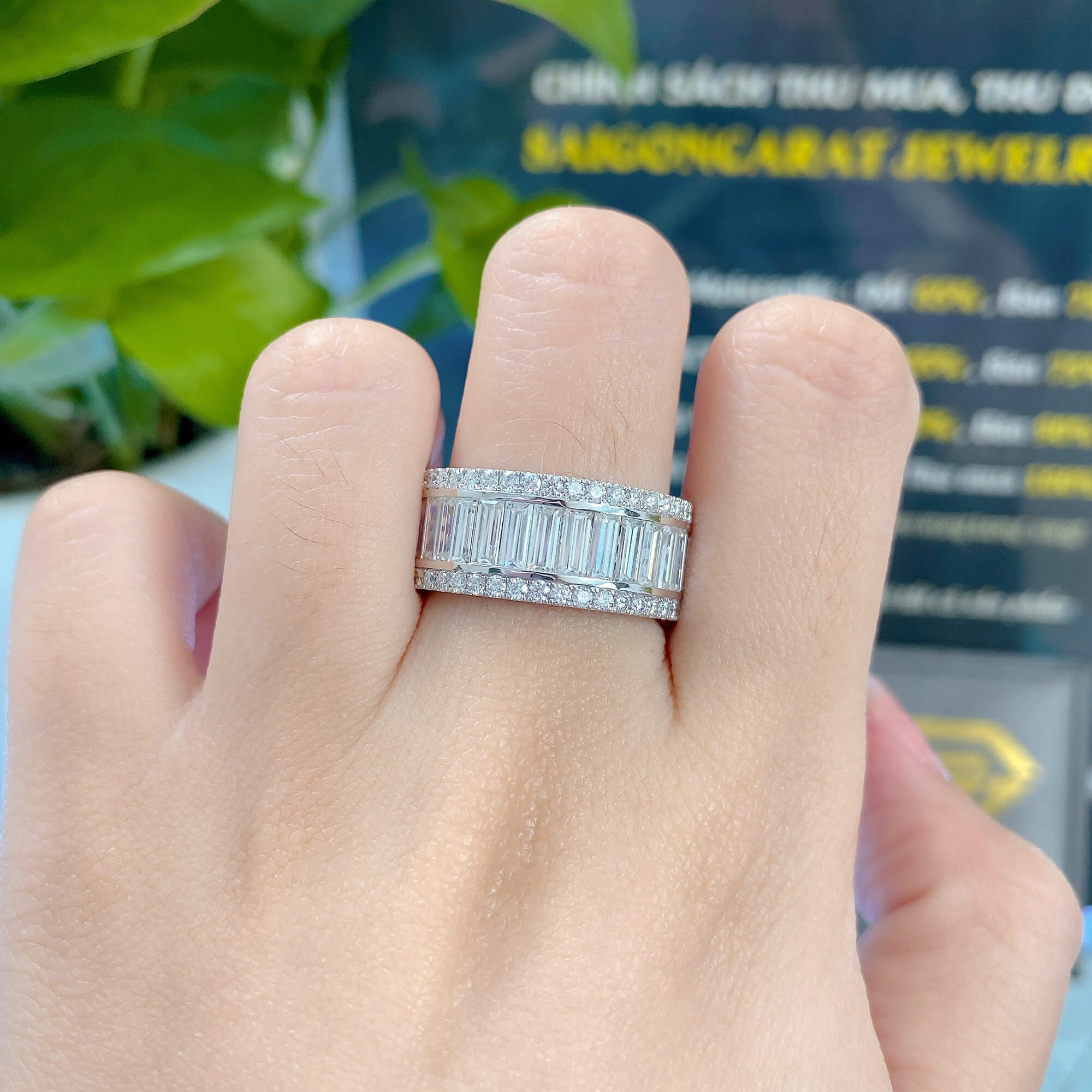 Cách Chọn Màu Trang Sức Phù Hợp: Nghệ Thuật Tôn Vinh Vẻ Đẹp