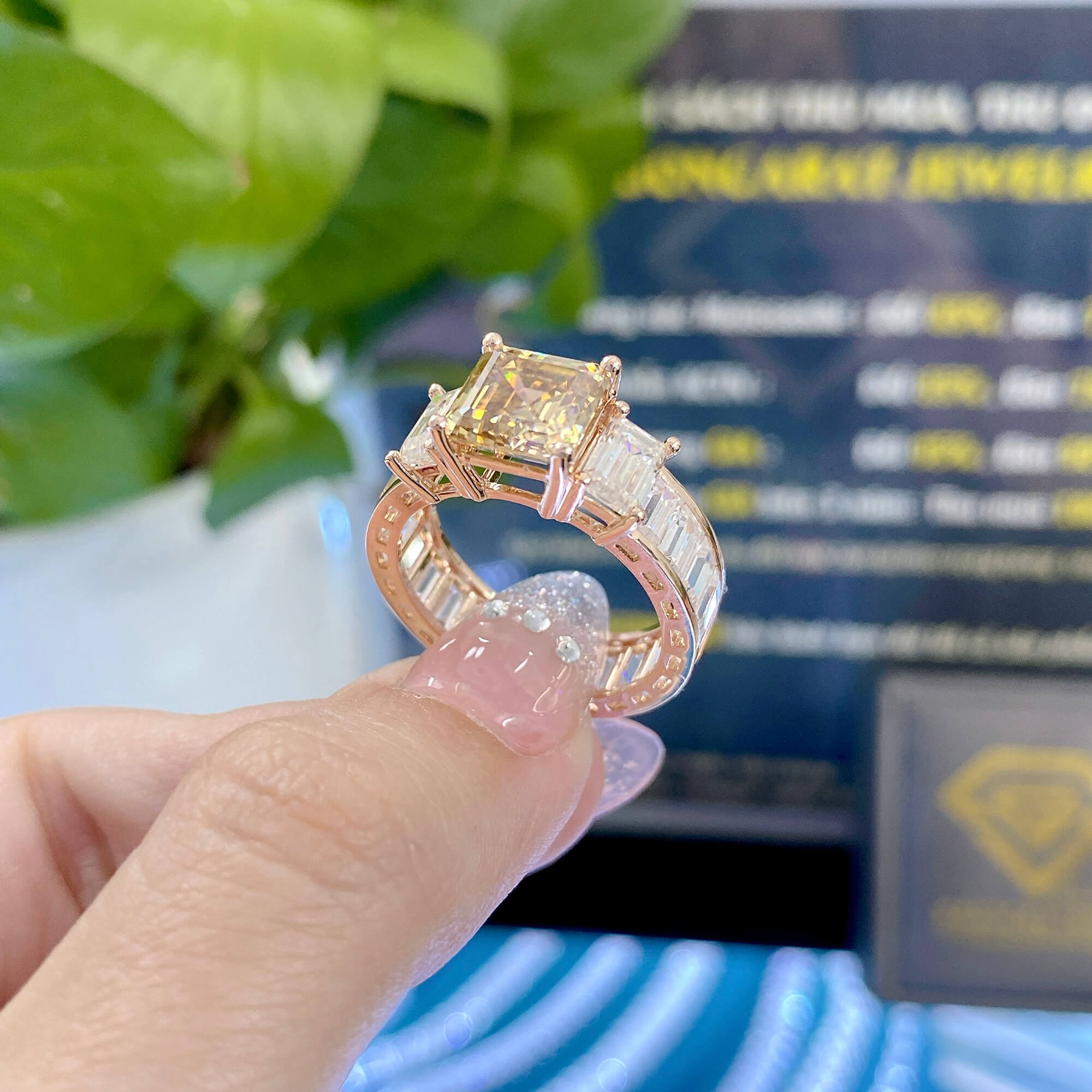 Trang Sức Tuổi 50: Sự Sang Trọng, Thanh Lịch và Ý Nghĩa