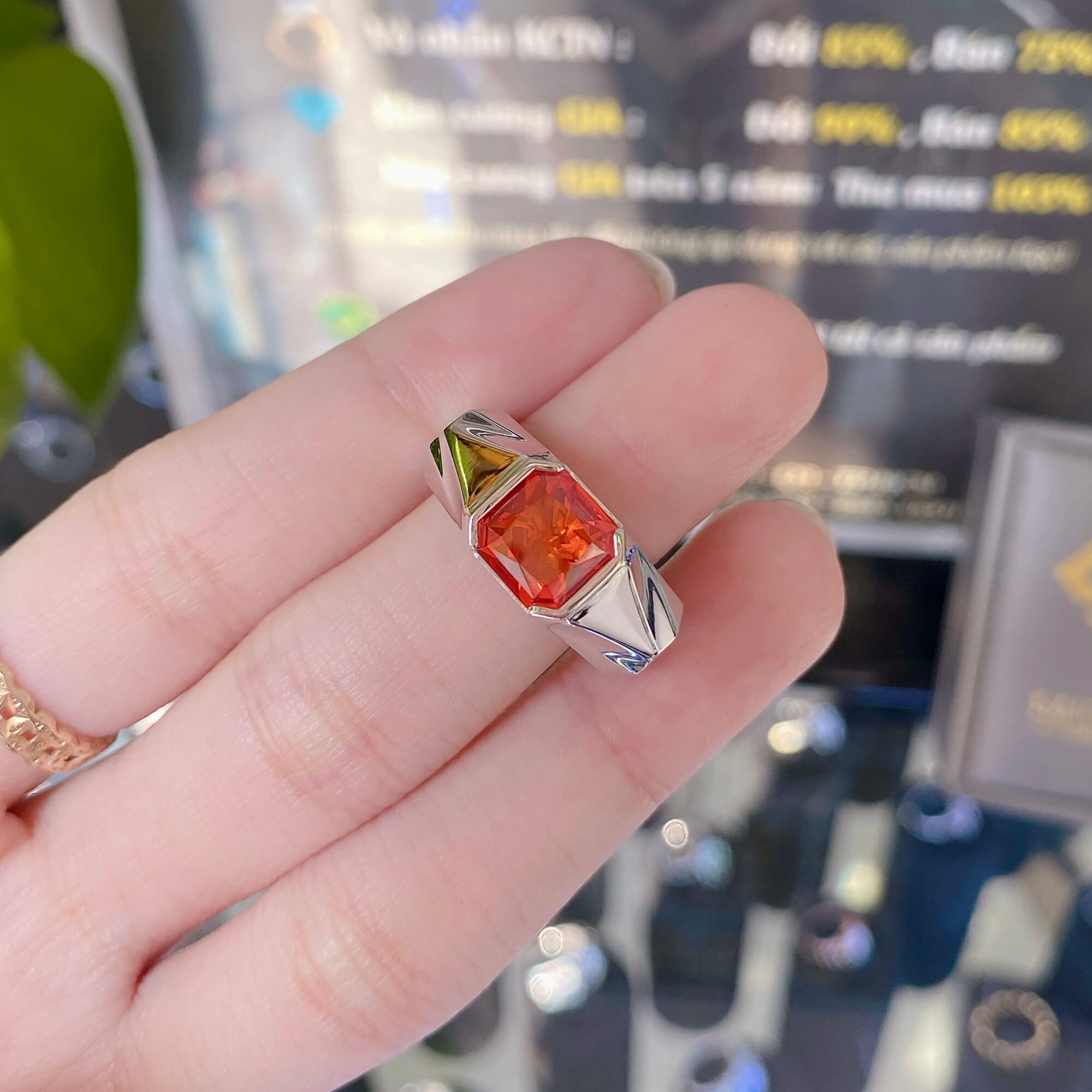 Ruby, Sapphire, Emerald: Bộ Ba Đá Quý Quyền Lực