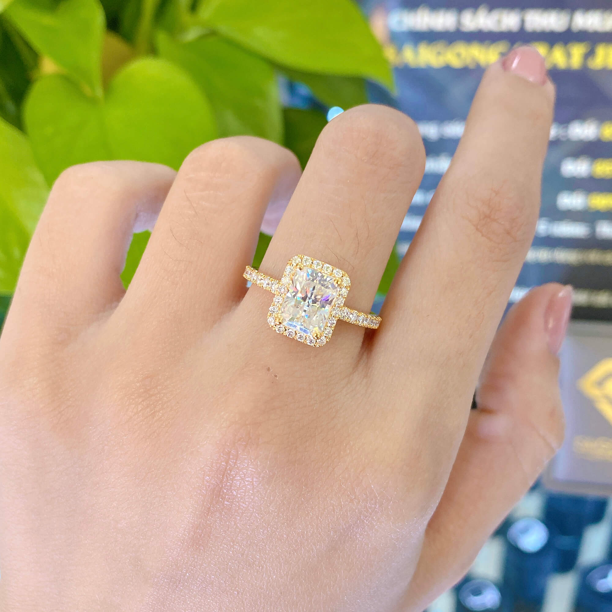 Sự Thay Đổi Xu Hướng Trang Sức Qua Từng Thập Kỷ