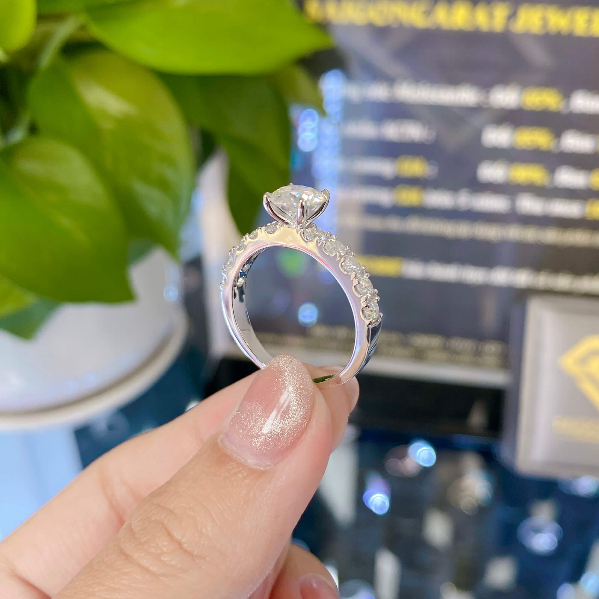 Câu Chuyện Đằng Sau Những Món Trang Sức Biểu Tượng Nổi Tiếng Thế Giới