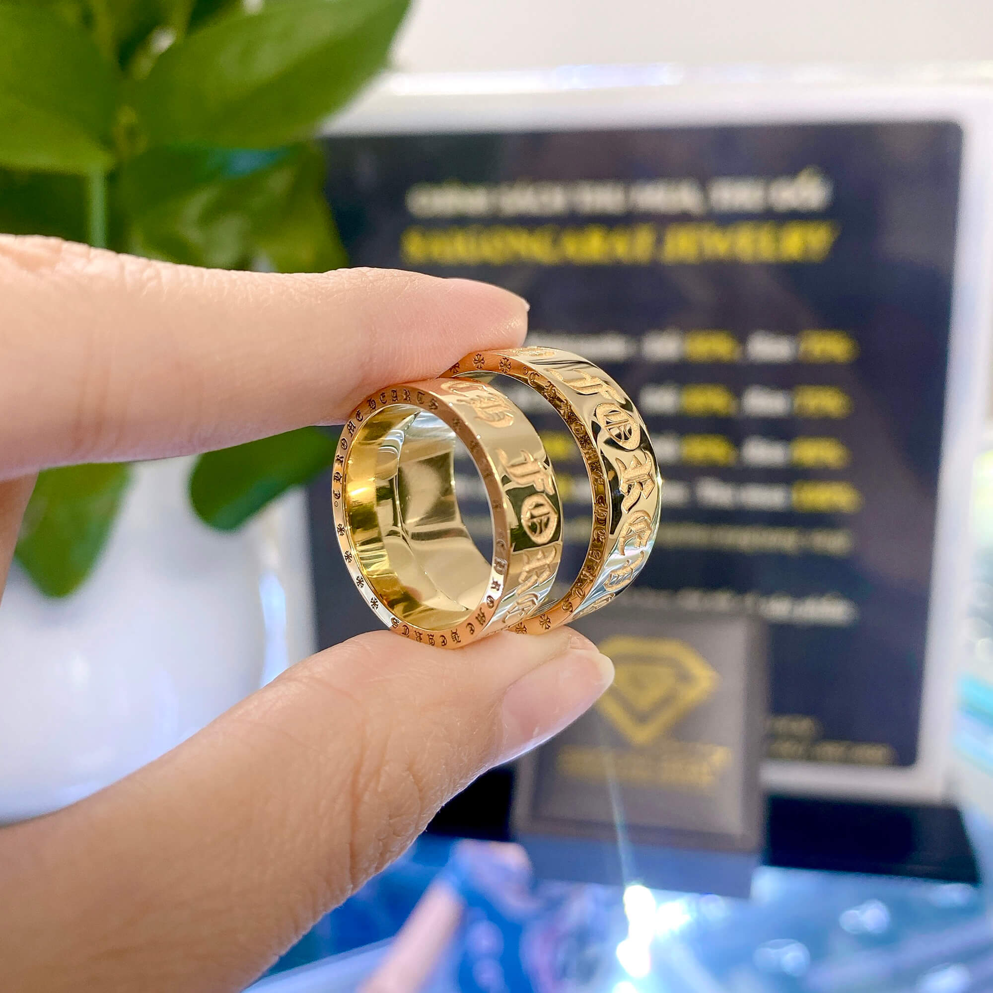 Nên Chọn Thương Hiệu Hay Chọn Giá Khi Mua Trang Sức?